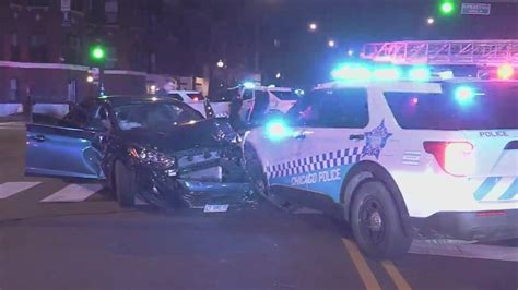 2 Chicago officers injured in crash after driver runs red light on Far North Side